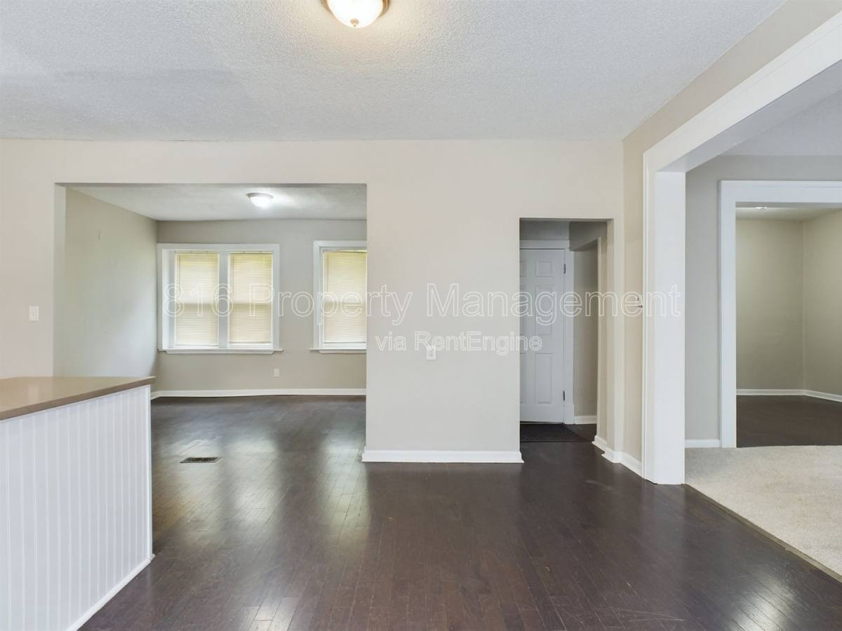House for rent at 5218 Highland Ave, Kansas City, MO 64110