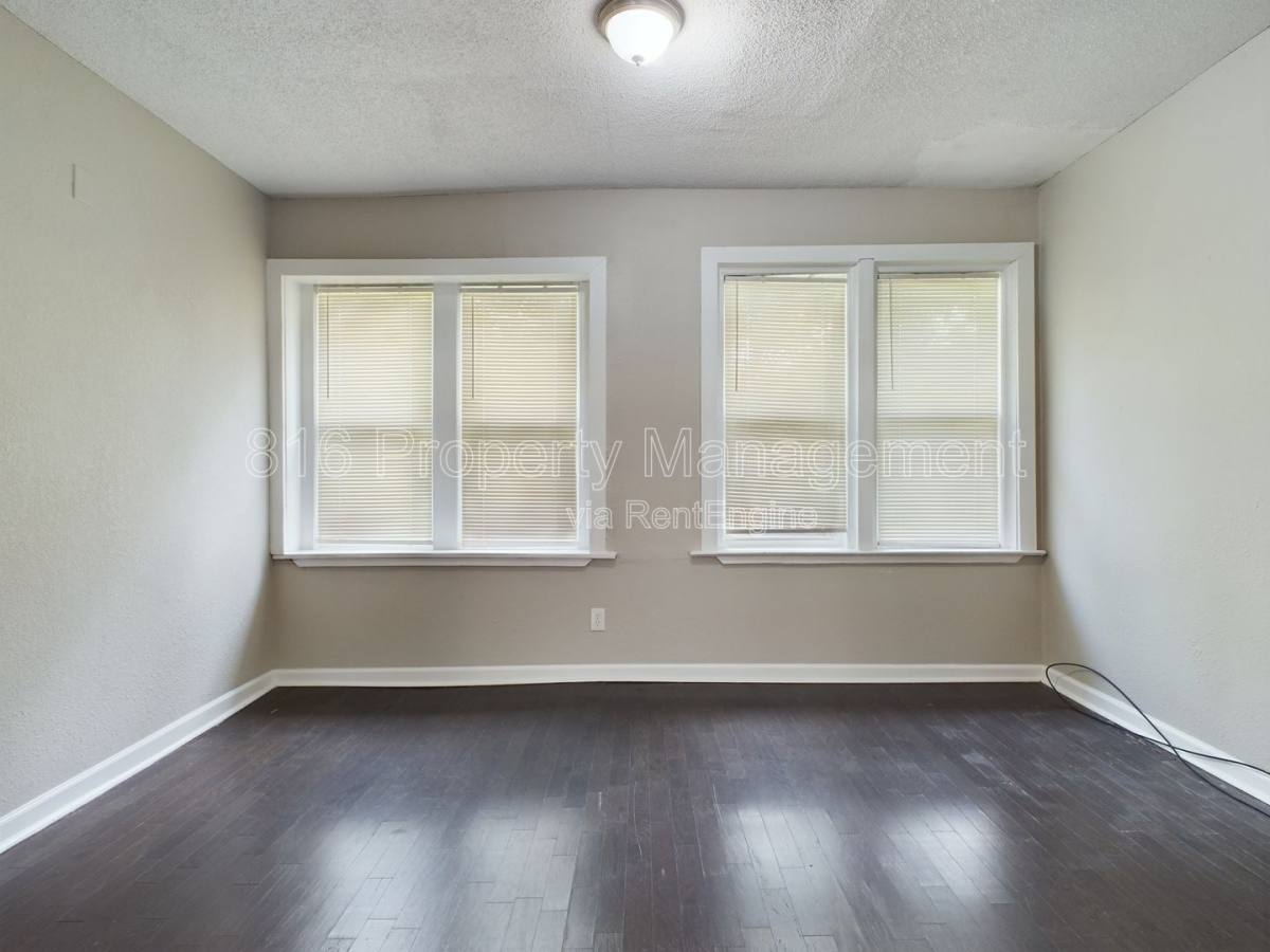 House for rent at 5218 Highland Ave, Kansas City, MO 64110
