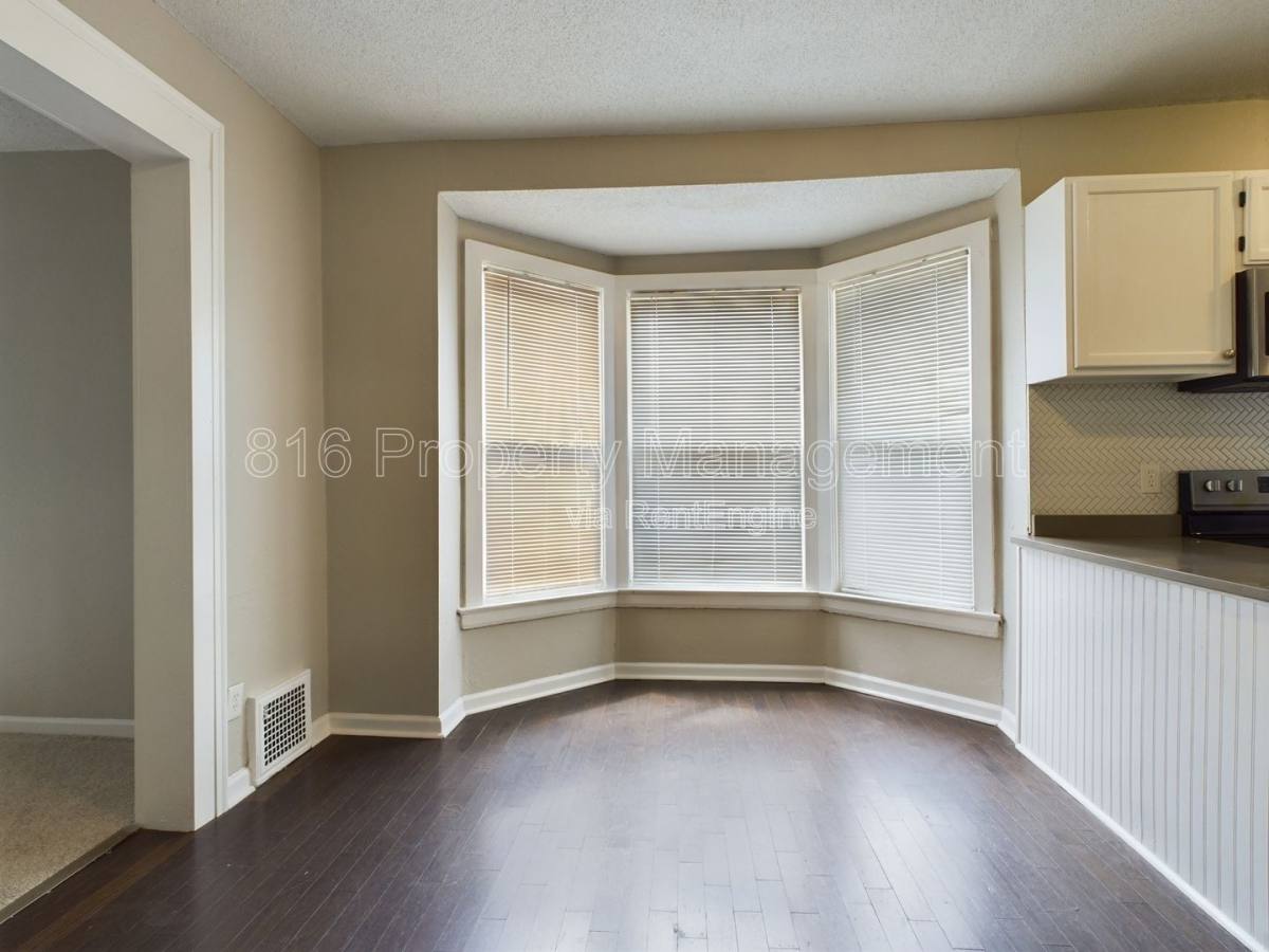 House for rent at 5218 Highland Ave, Kansas City, MO 64110