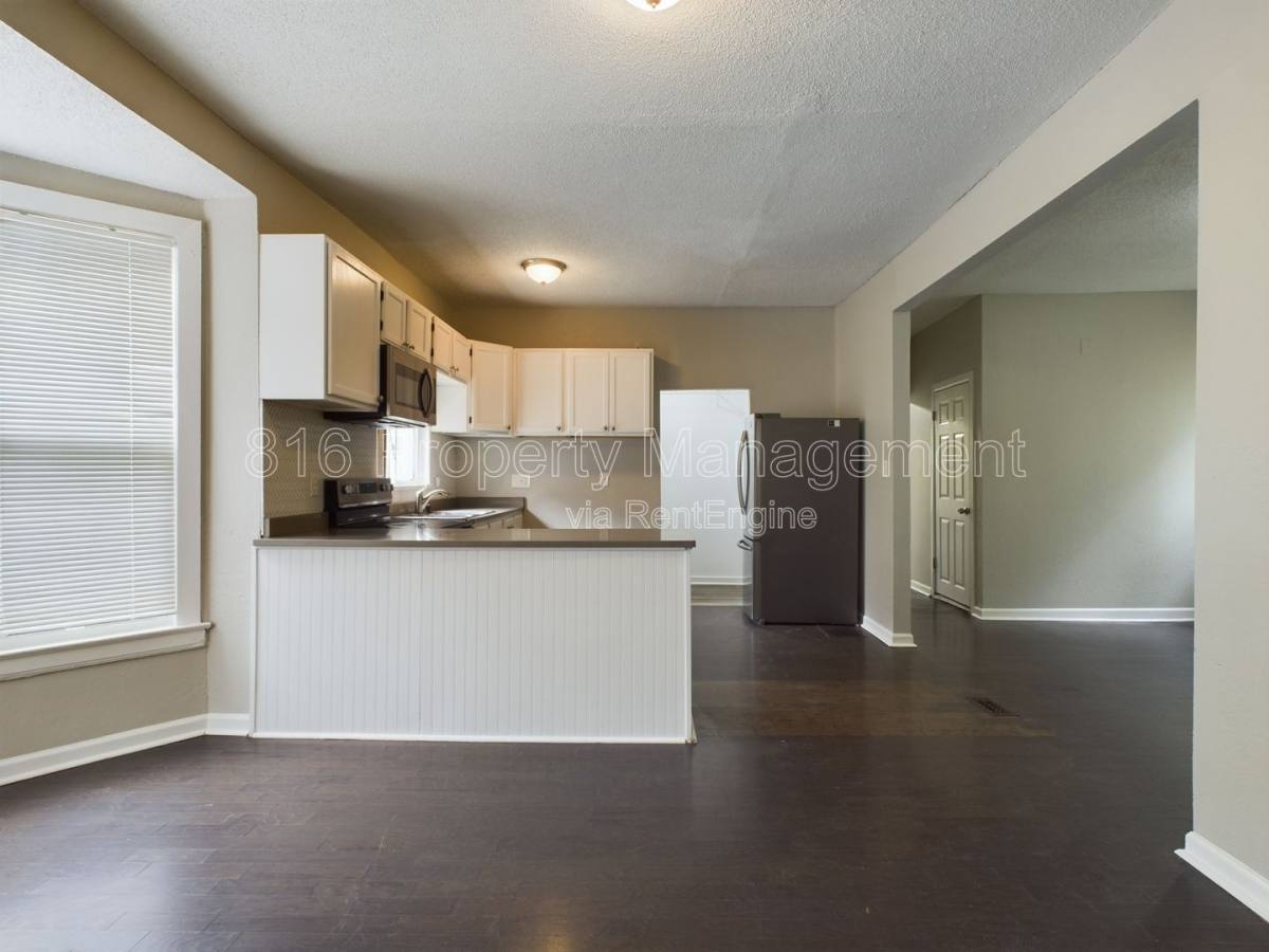 House for rent at 5218 Highland Ave, Kansas City, MO 64110