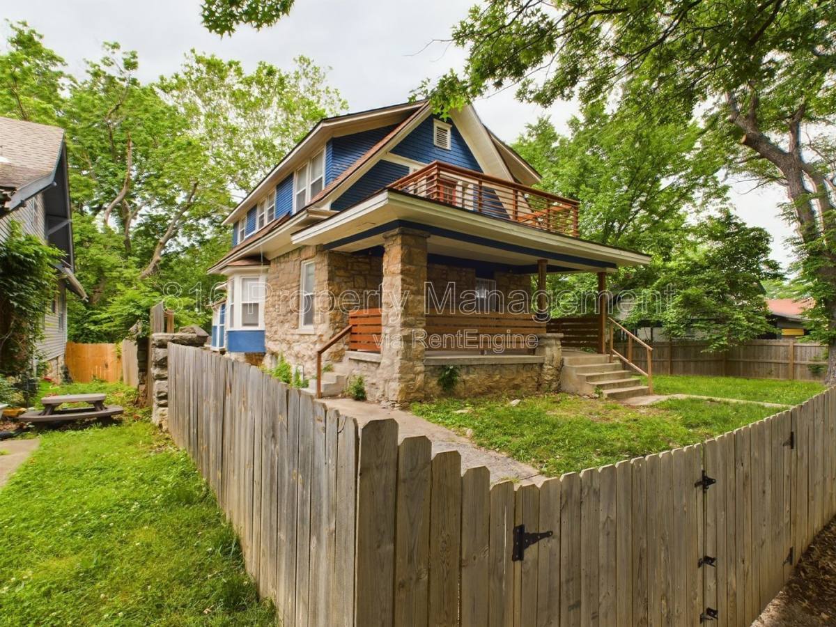 House for rent at 5218 Highland Ave, Kansas City, MO 64110