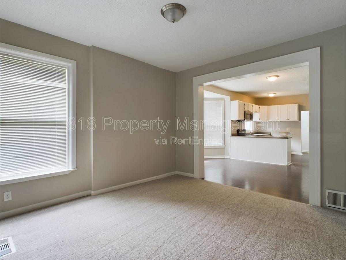 House for rent at 5218 Highland Ave, Kansas City, MO 64110