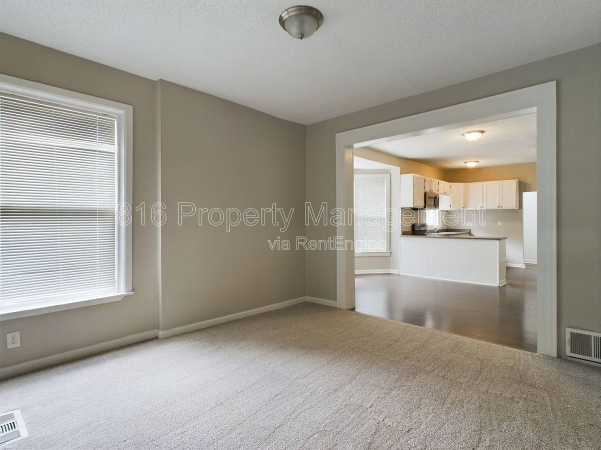 House for rent at 5218 Highland Ave, Kansas City, MO 64110