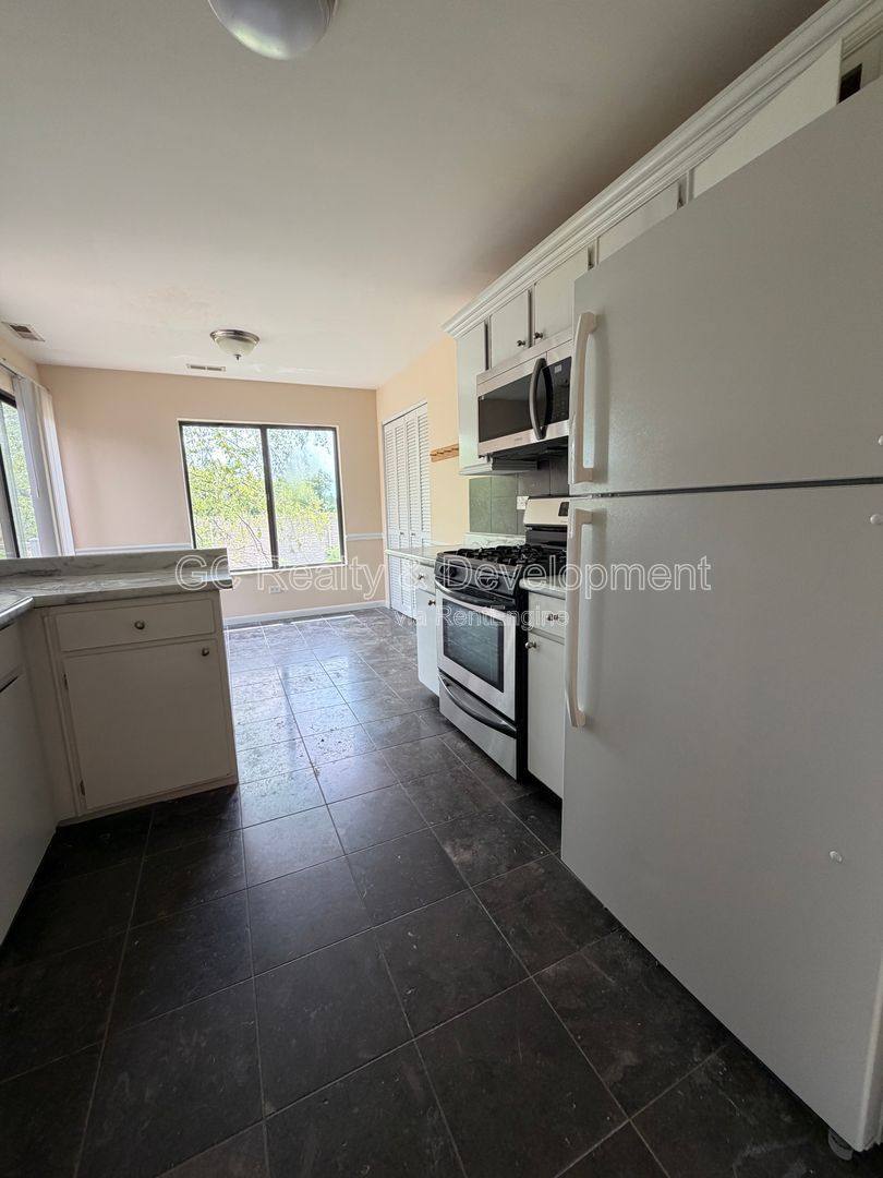 Apartment for rent at 871 Yosemite Trail #C, Roselle, IL 60172