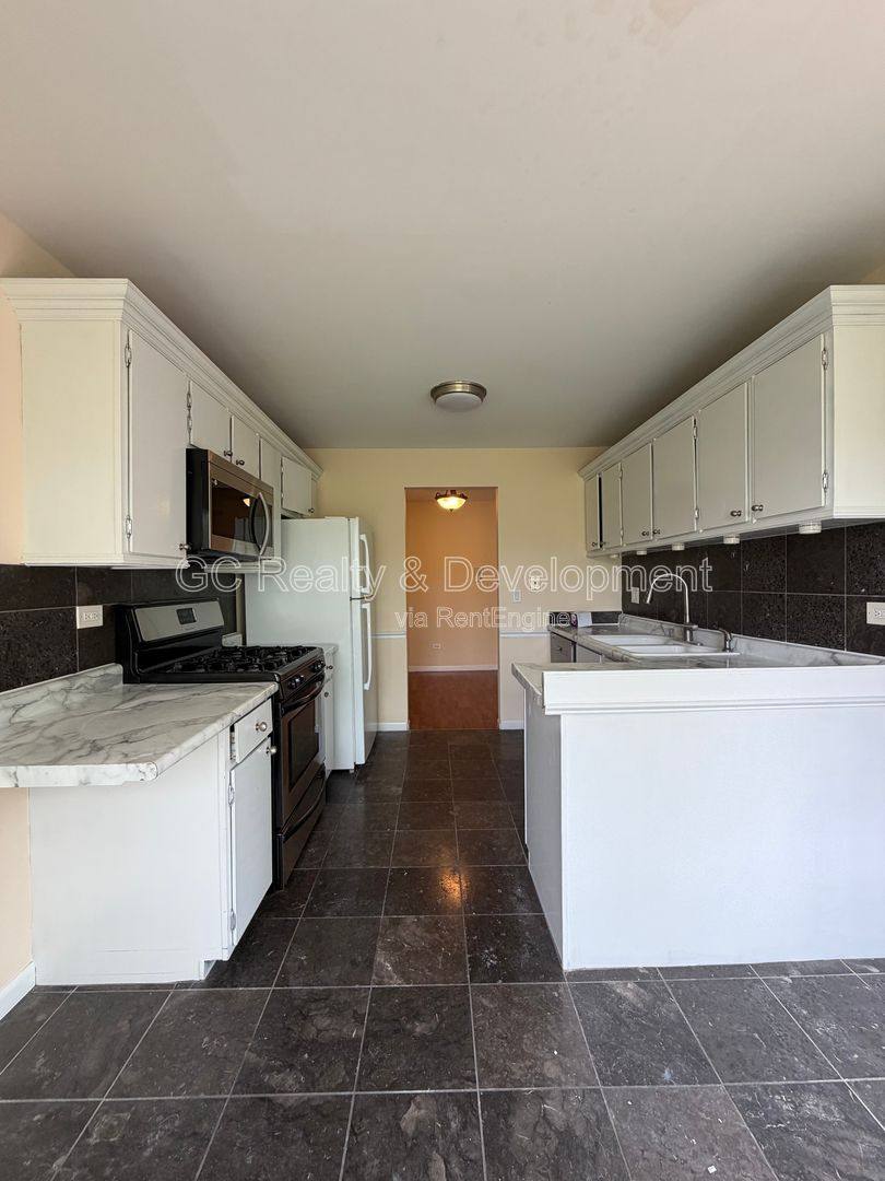 Apartment for rent at 871 Yosemite Trail #C, Roselle, IL 60172