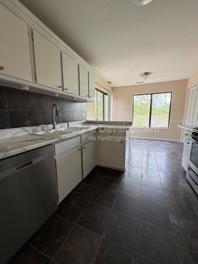 Apartment for rent at 871 Yosemite Trail #C, Roselle, IL 60172