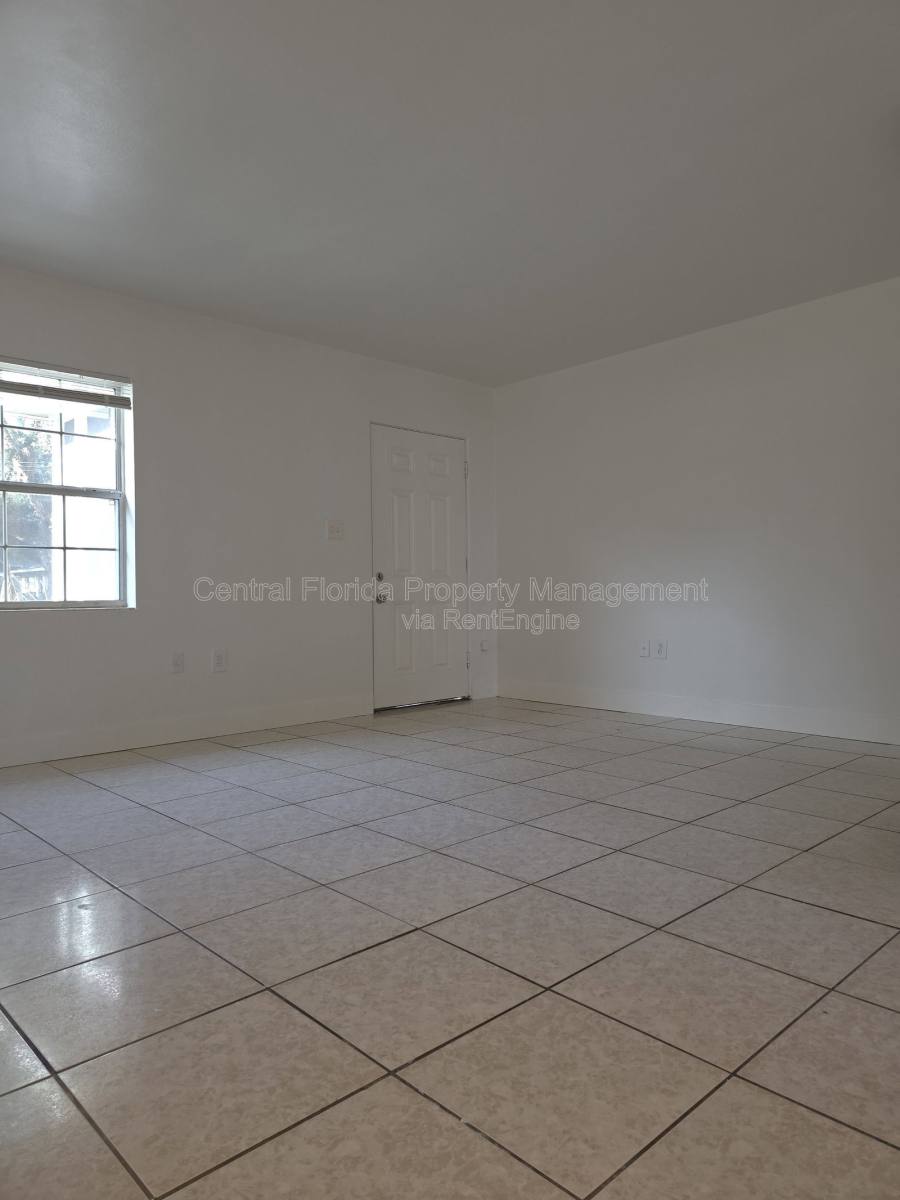 Townhouse for rent at 1010 E Central Blvd, Orlando, FL 32801