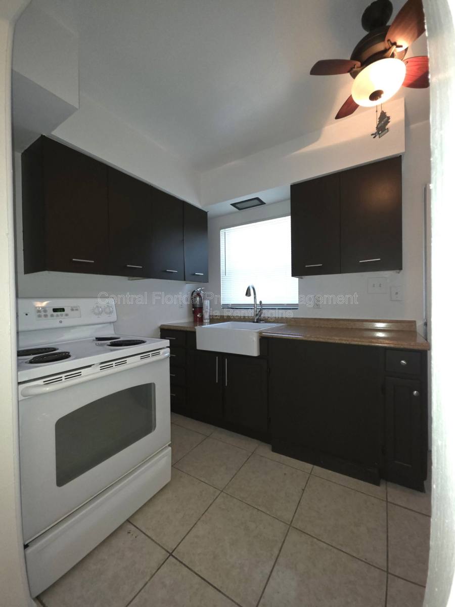 Townhouse for rent at 1010 E Central Blvd, Orlando, FL 32801