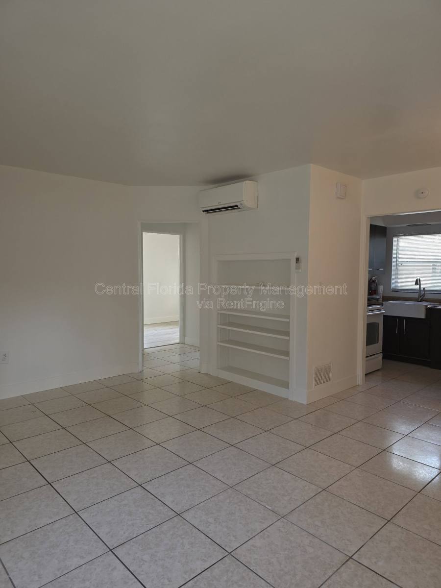 Townhouse for rent at 1010 E Central Blvd, Orlando, FL 32801