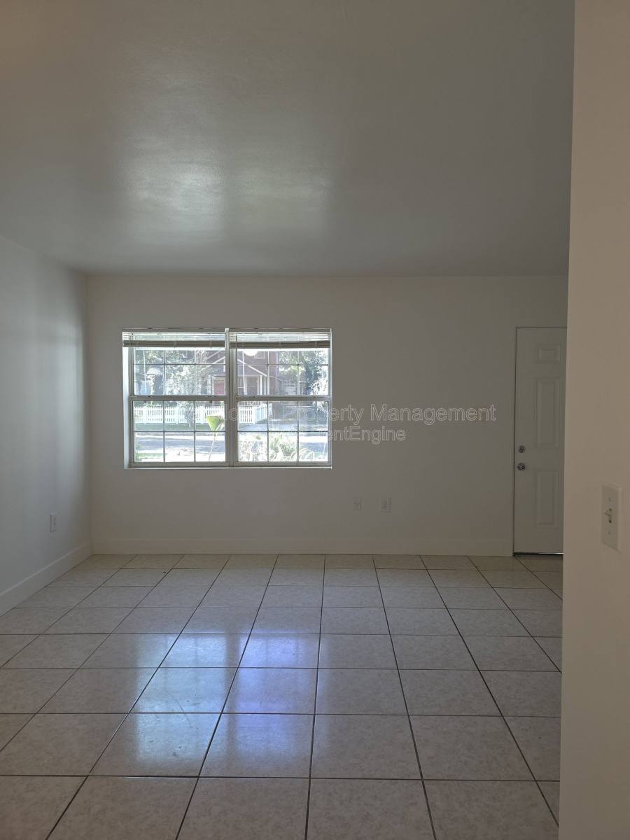 Townhouse for rent at 1010 E Central Blvd, Orlando, FL 32801