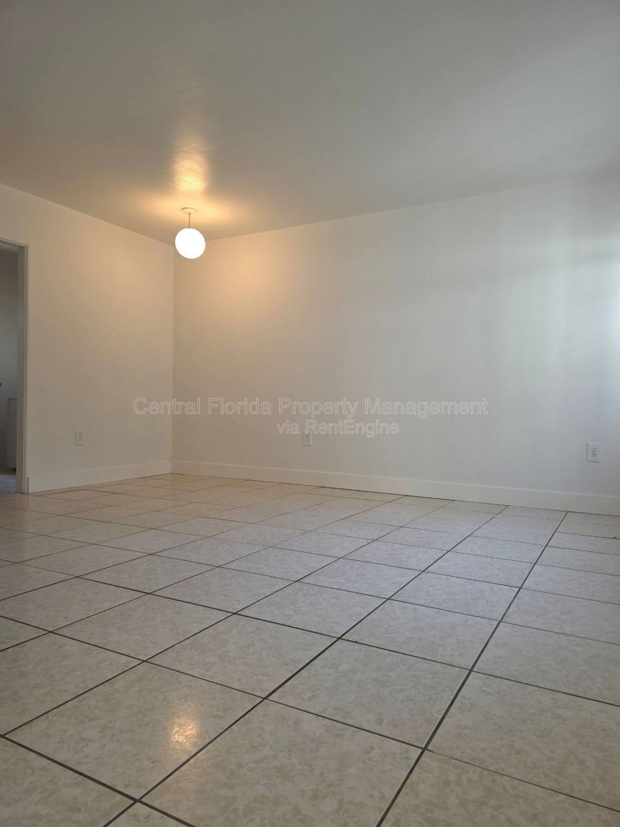 Townhouse for rent at 1010 E Central Blvd, Orlando, FL 32801