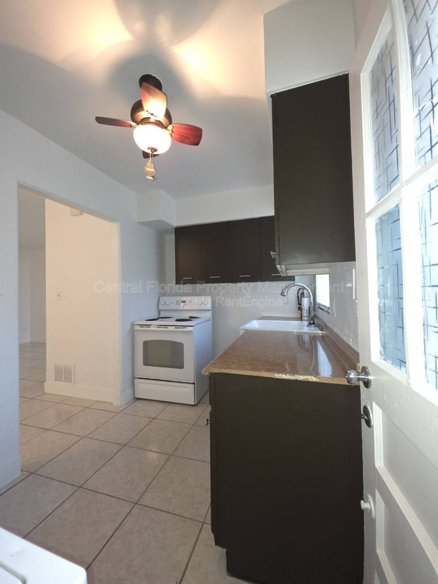 Townhouse for rent at 1010 E Central Blvd, Orlando, FL 32801