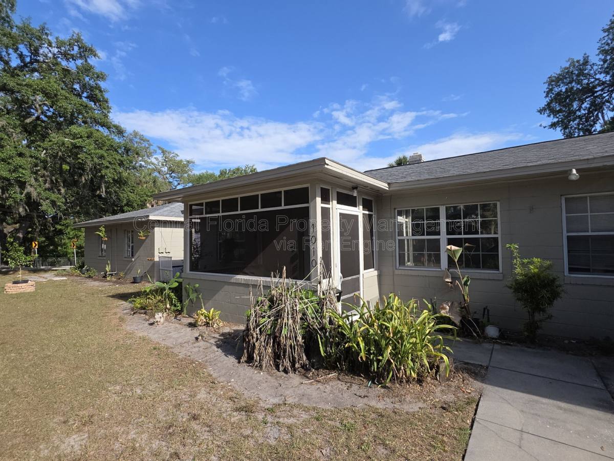 Townhouse for rent at 1010 E Central Blvd, Orlando, FL 32801