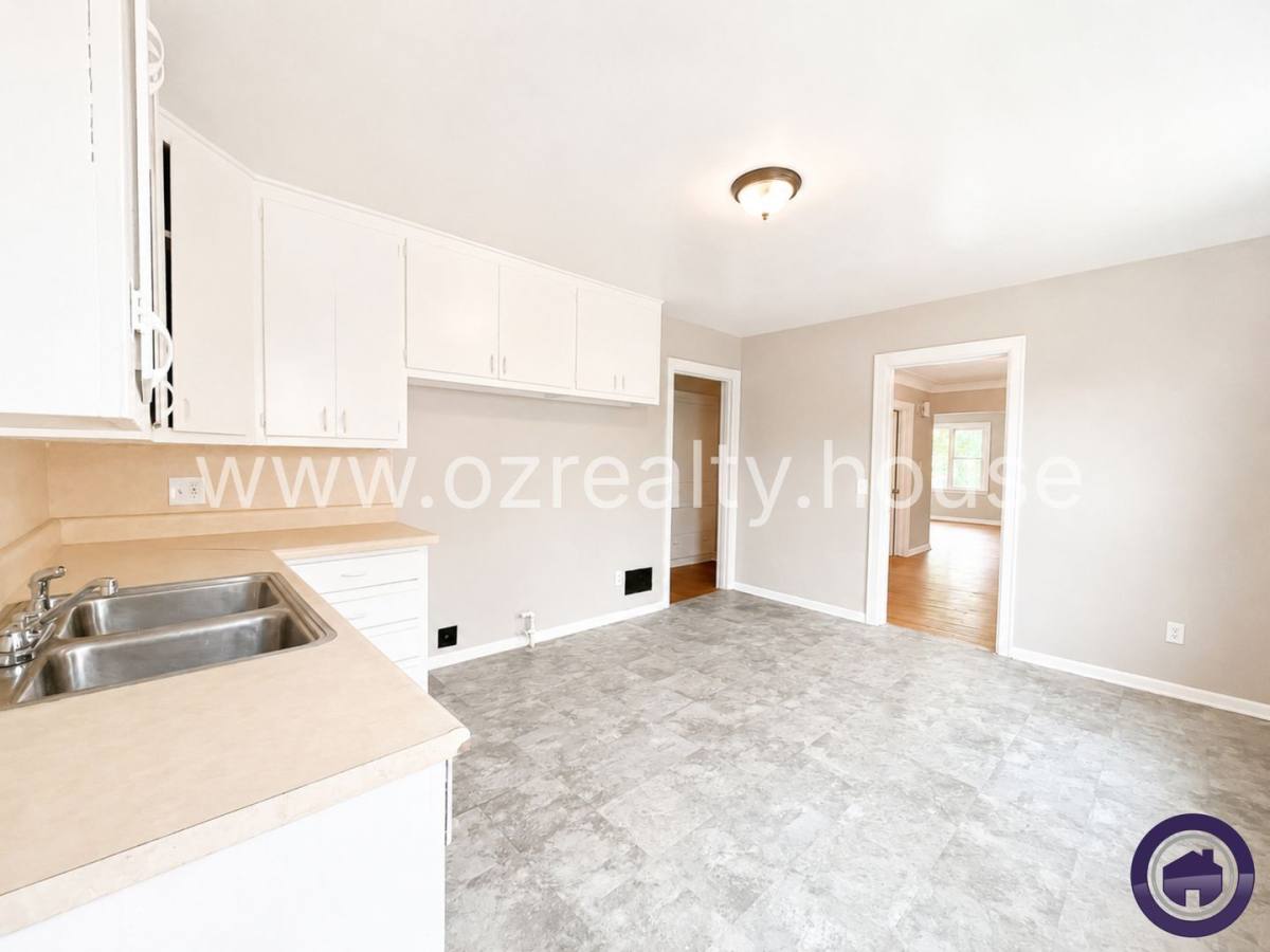 Apartment for rent at 837 Colburn St #2, Toledo, OH 43609