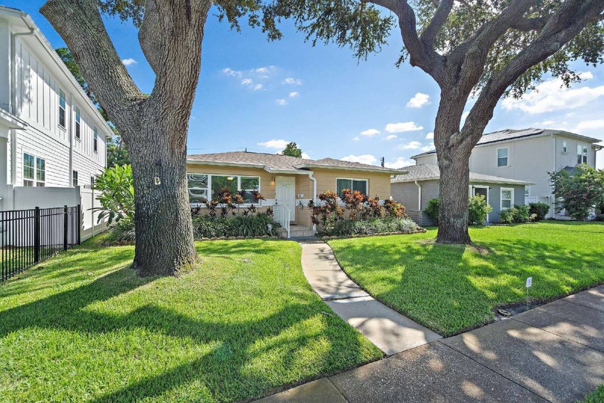 House for rent at 510 34th Ave N, Saint Petersburg, FL 33704