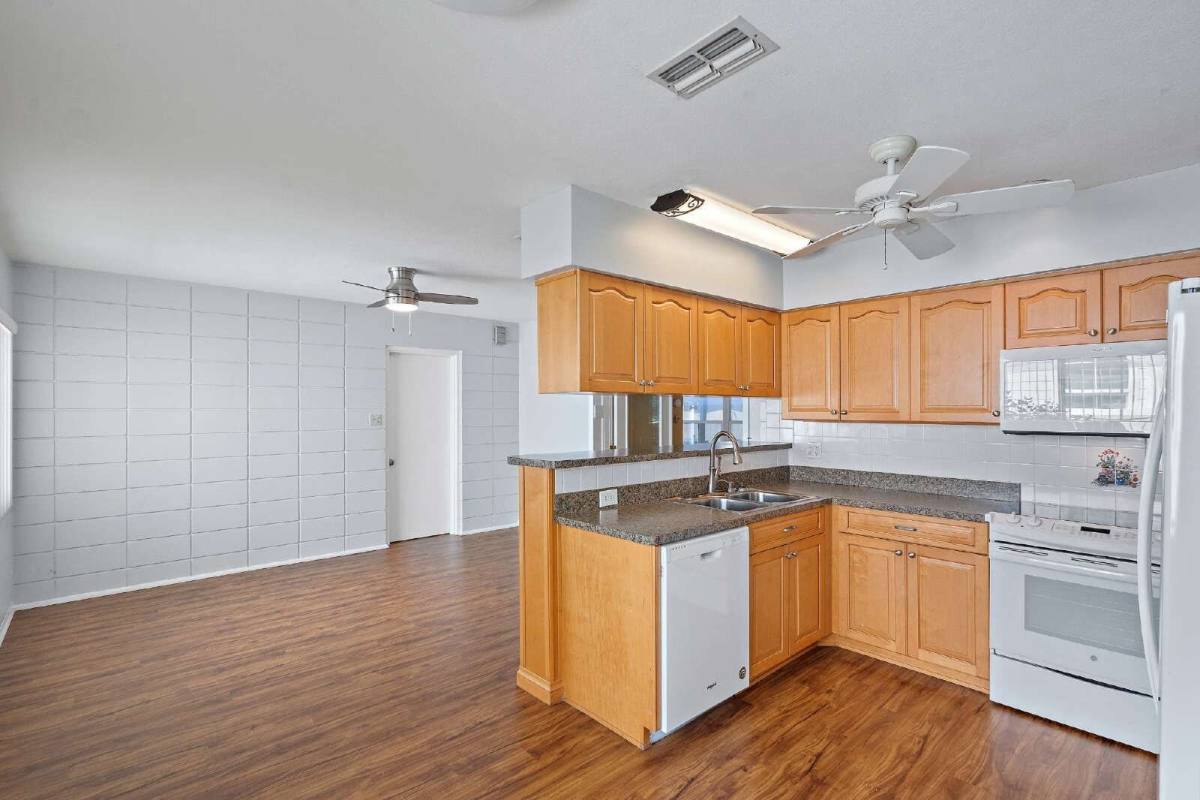 House for rent at 510 34th Ave N, Saint Petersburg, FL 33704