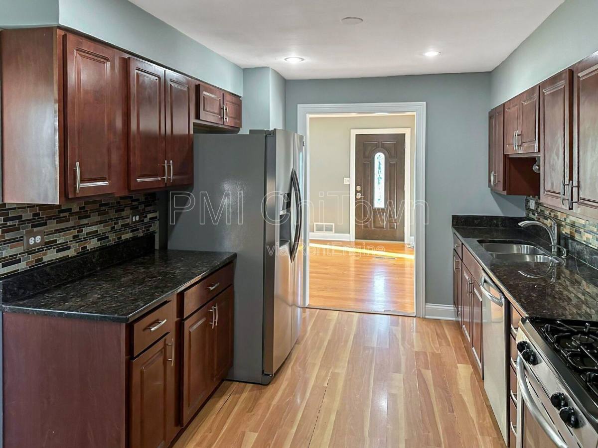 House for rent at 1409 E Lincoln Ave, Des Plaines, IL 60018