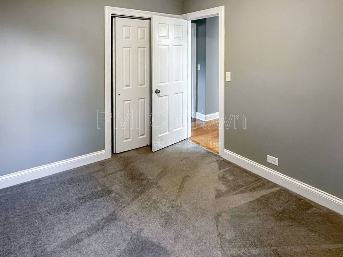 House for rent at 1409 E Lincoln Ave, Des Plaines, IL 60018