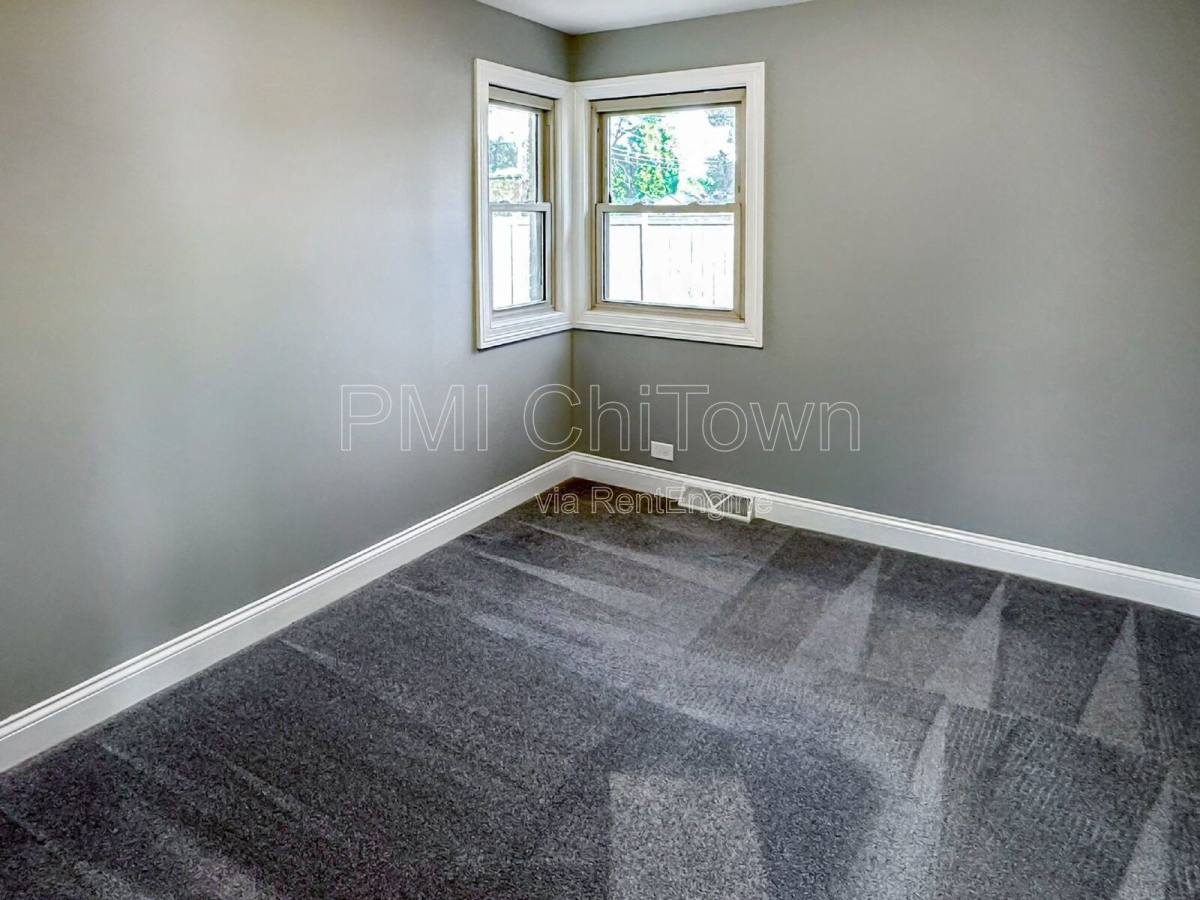 House for rent at 1409 E Lincoln Ave, Des Plaines, IL 60018