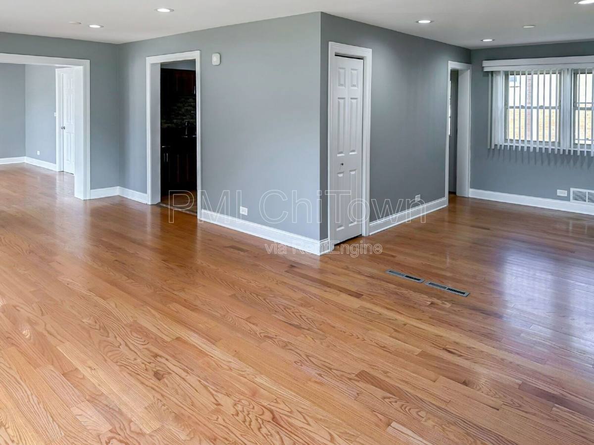 House for rent at 1409 E Lincoln Ave, Des Plaines, IL 60018