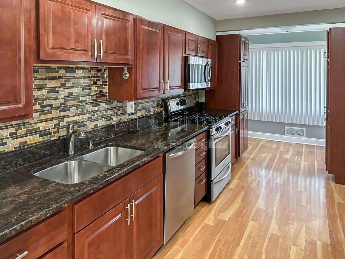 House for rent at 1409 E Lincoln Ave, Des Plaines, IL 60018