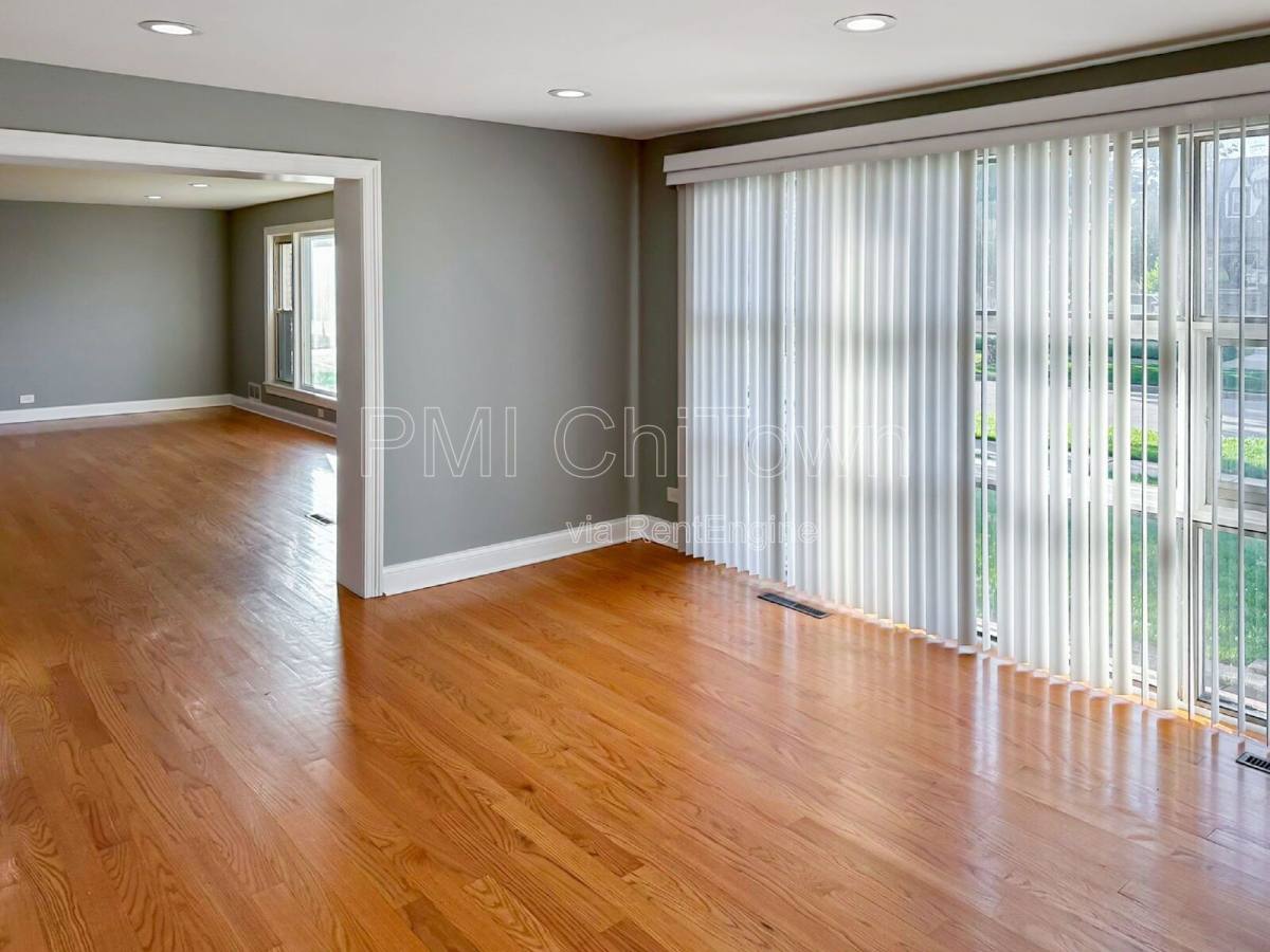 House for rent at 1409 E Lincoln Ave, Des Plaines, IL 60018