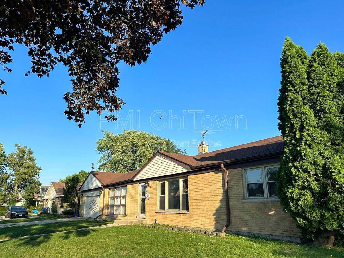 House for rent at 1409 E Lincoln Ave, Des Plaines, IL 60018