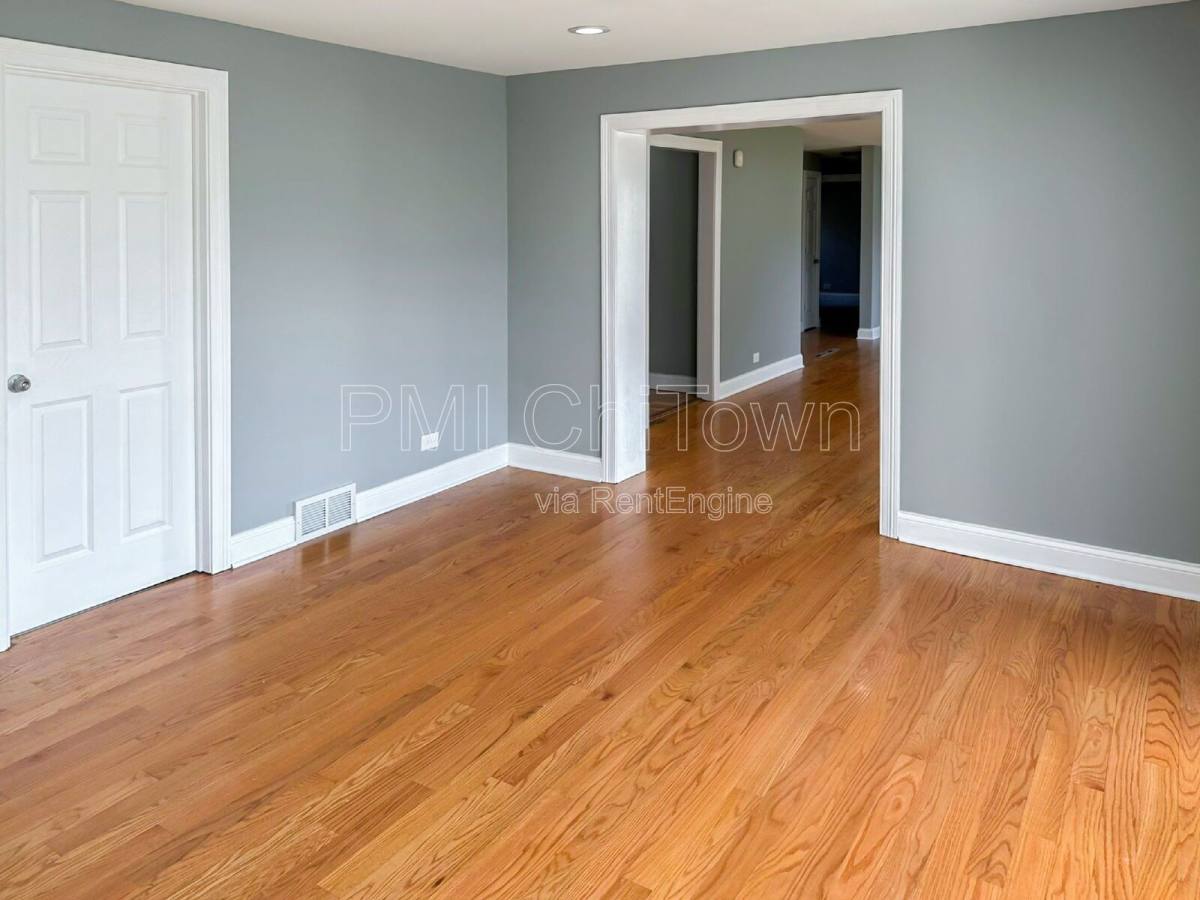 House for rent at 1409 E Lincoln Ave, Des Plaines, IL 60018