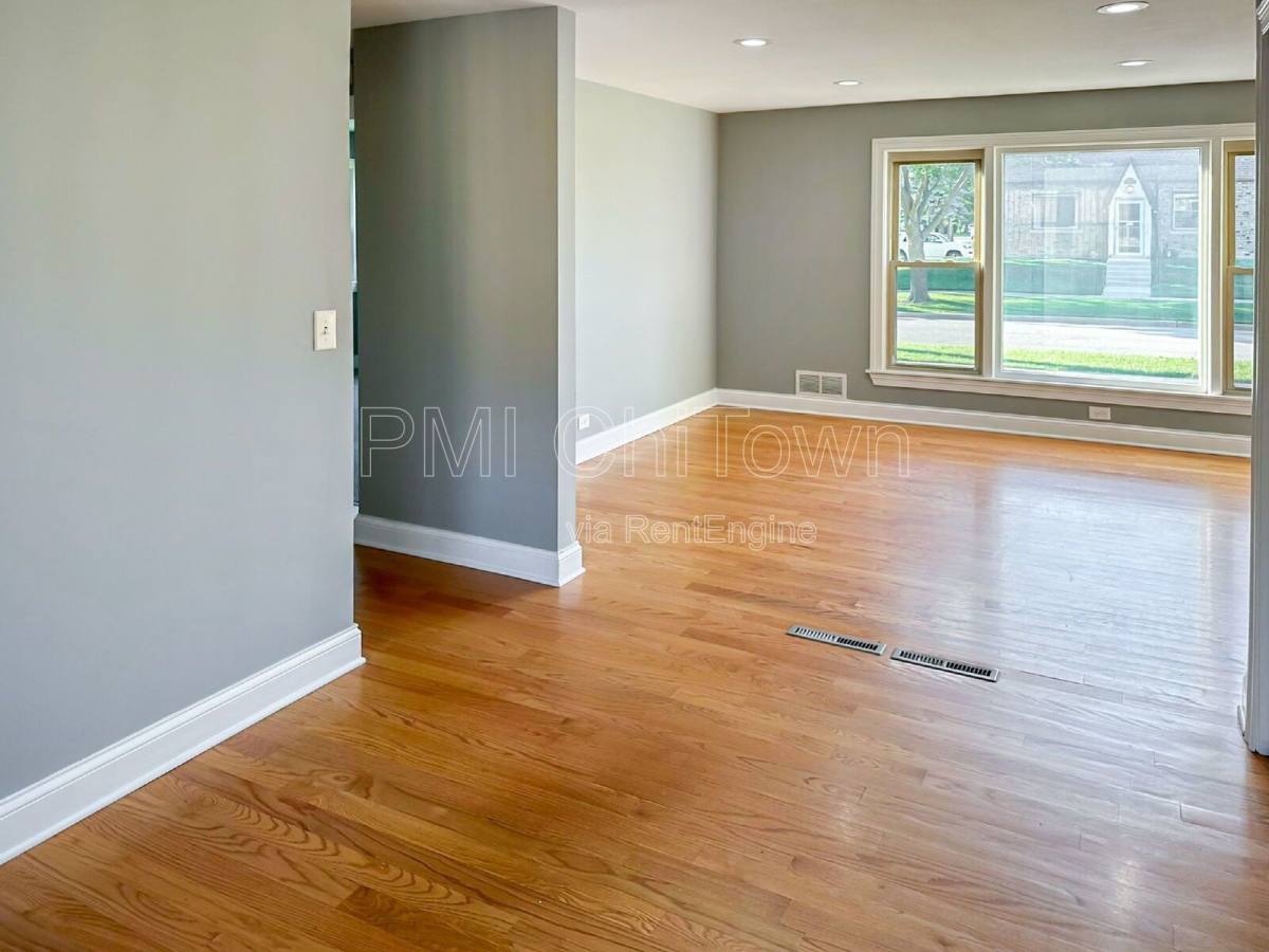 House for rent at 1409 E Lincoln Ave, Des Plaines, IL 60018