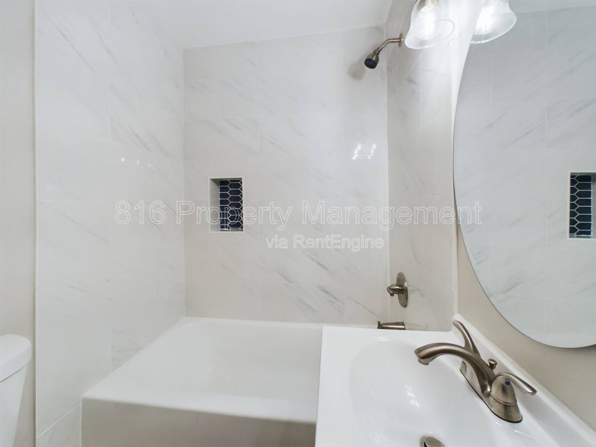 House for rent at 11404 Eastern Ave, Kansas City, MO 64134