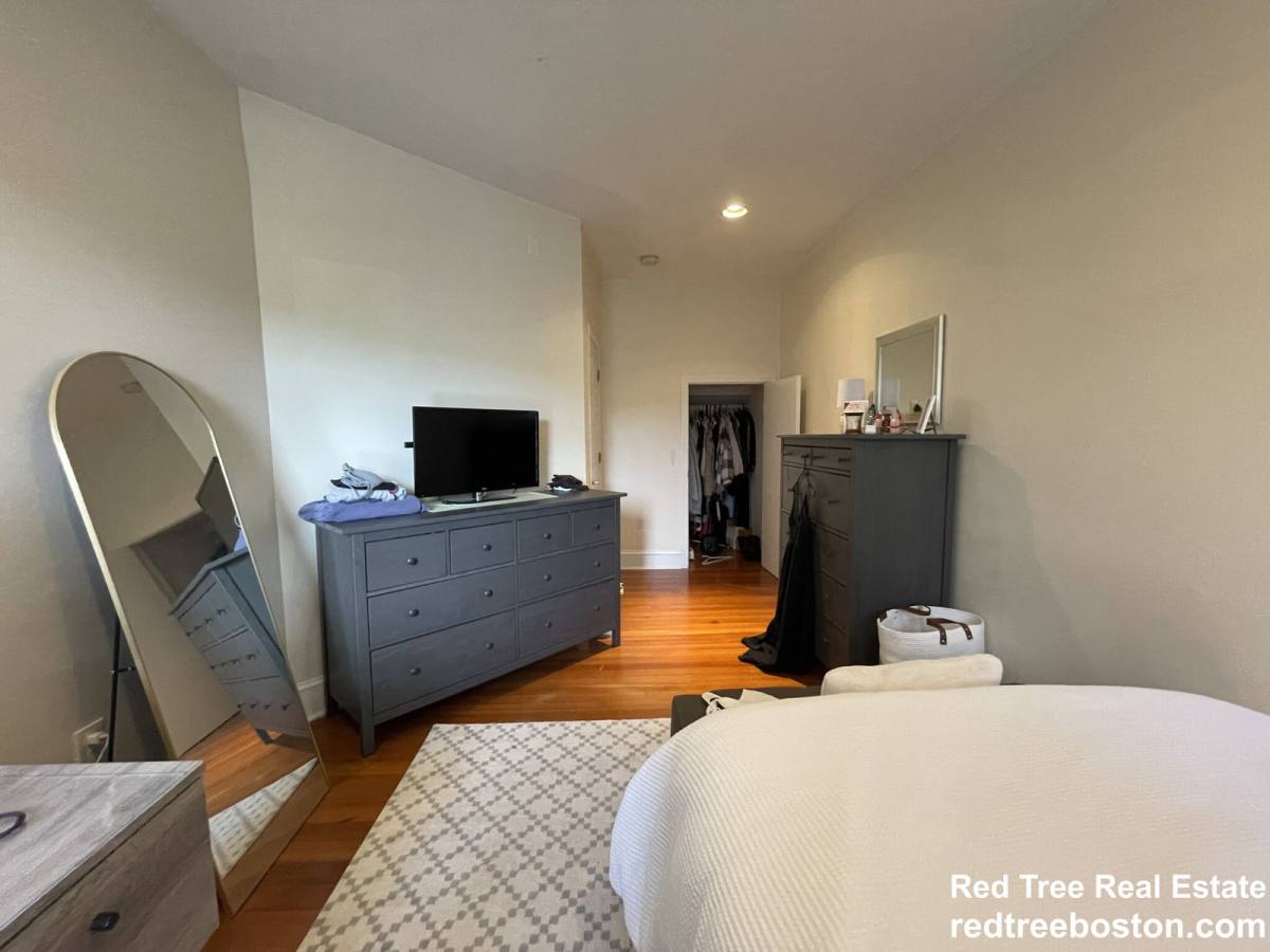 Apartment for rent at 191 Winthrop Rd #2, Brookline, MA 02445