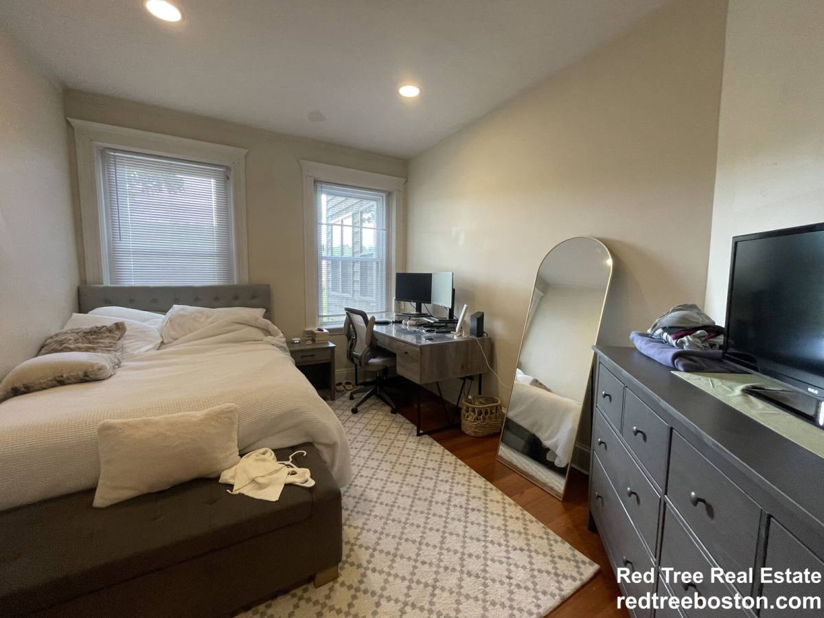 Apartment for rent at 191 Winthrop Rd #2, Brookline, MA 02445