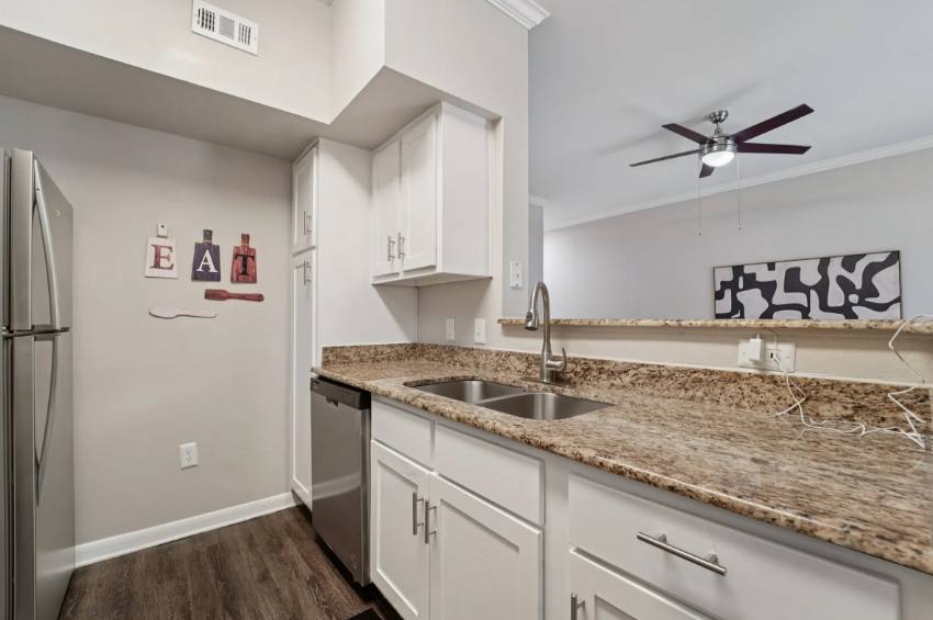Apartment for rent at 2500 Woodland Park Dr, Houston, TX 77077