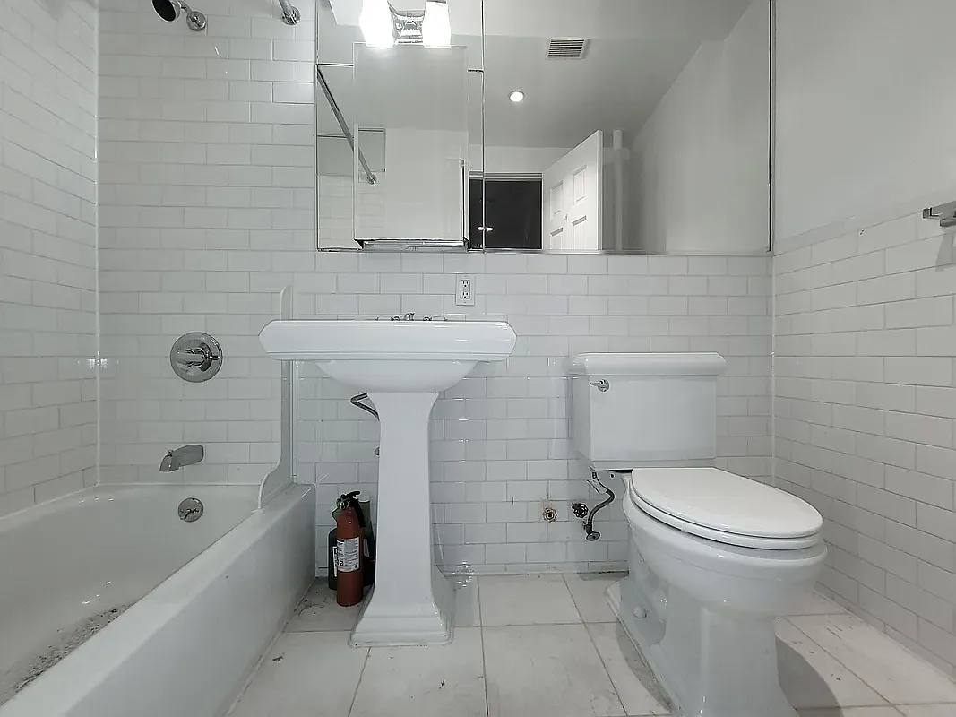 Apartment for rent at 323 E 78th St #1D, New York, NY 10075