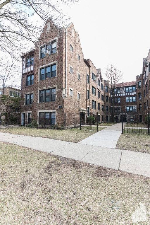 Apartment for rent at 2619 W Berwyn Ave #3B, Chicago, IL 60625