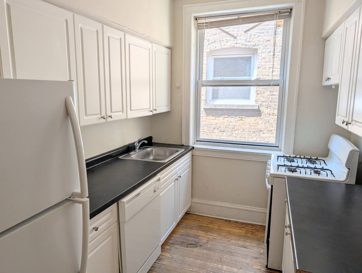Apartment for rent at 325 N Kedzie Ave #805-3, Chicago, IL 60612
