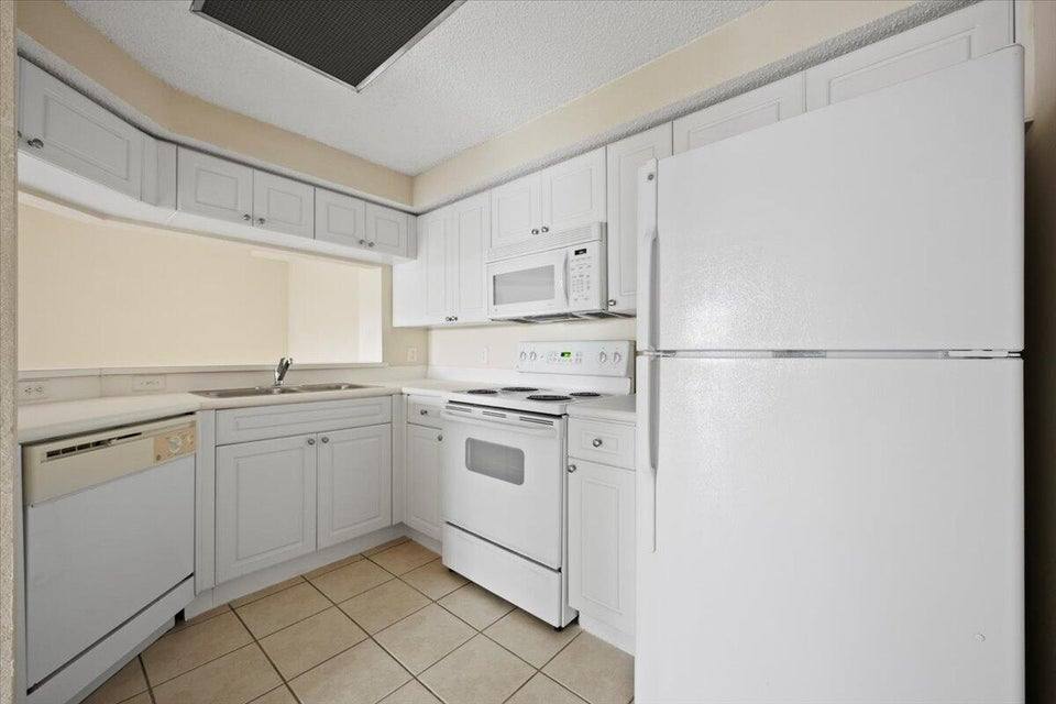Apartment for rent at 2724 Anzio Court, Palm Beach Gardens, FL 33410