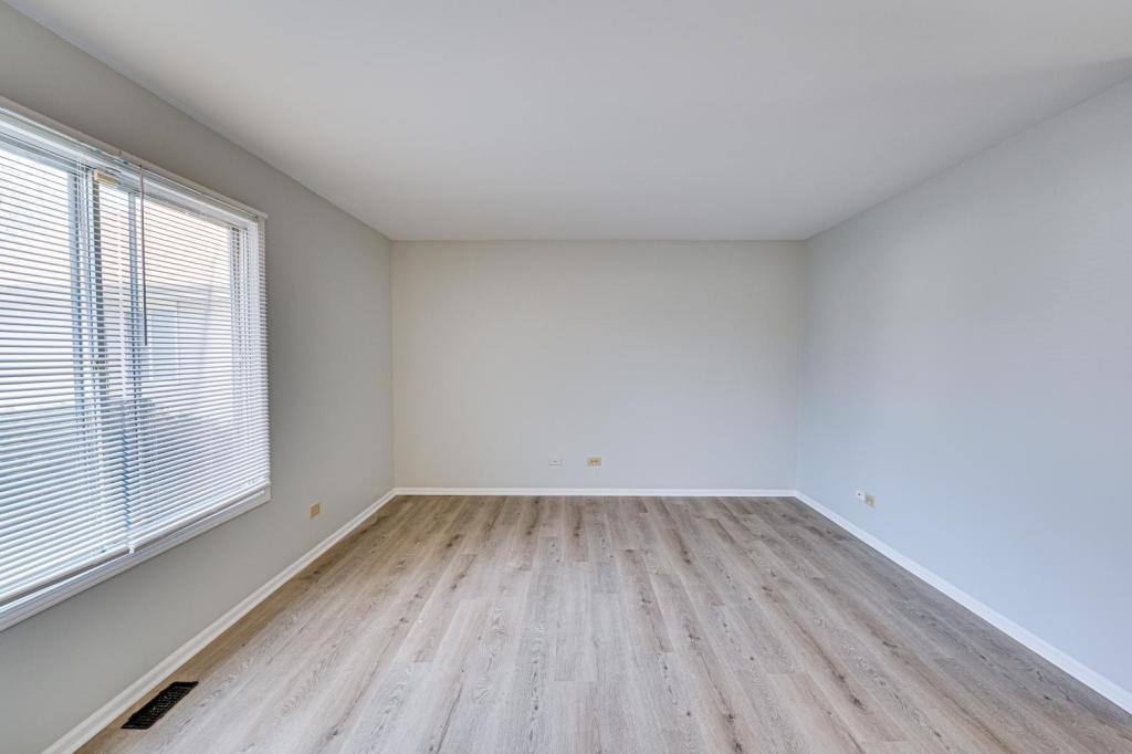 Apartment for rent at 1111 Brunswick, Aurora, IL 60504