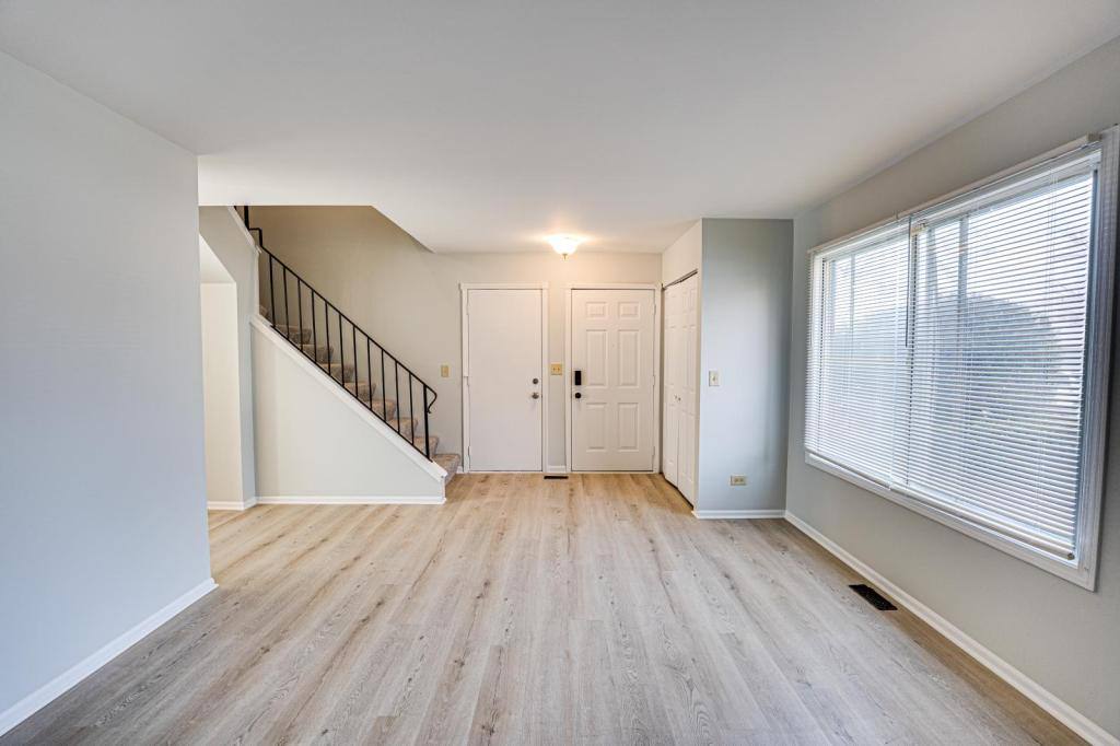 Apartment for rent at 1111 Brunswick, Aurora, IL 60504