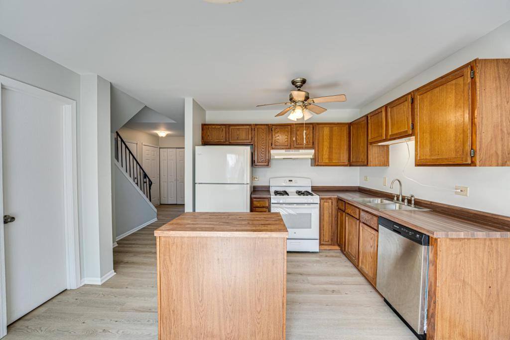 Apartment for rent at 1111 Brunswick, Aurora, IL 60504