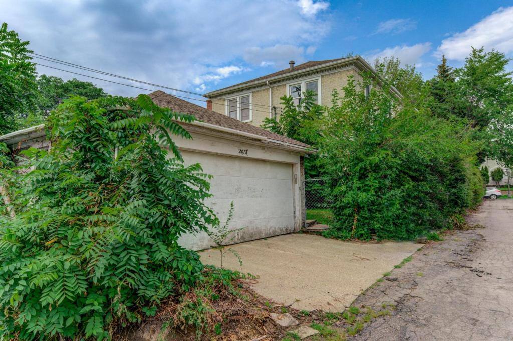 House for rent at 2078 Saint Clair Ave #1, Saint Paul, MN 55105