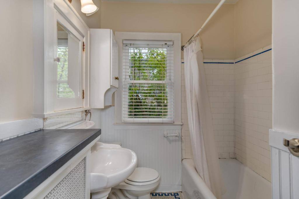 House for rent at 2078 Saint Clair Ave #1, Saint Paul, MN 55105