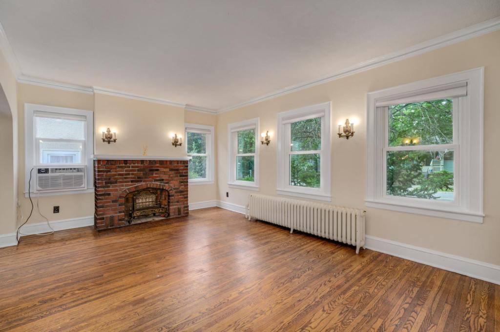 House for rent at 2078 Saint Clair Ave #1, Saint Paul, MN 55105