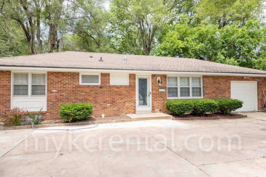 House for rent at 9108 W 95th St, Overland Park, KS 66212