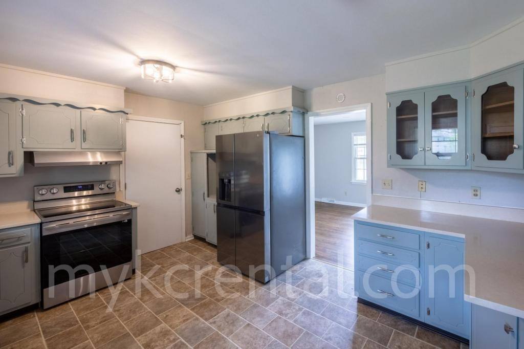 House for rent at 9108 W 95th St, Overland Park, KS 66212