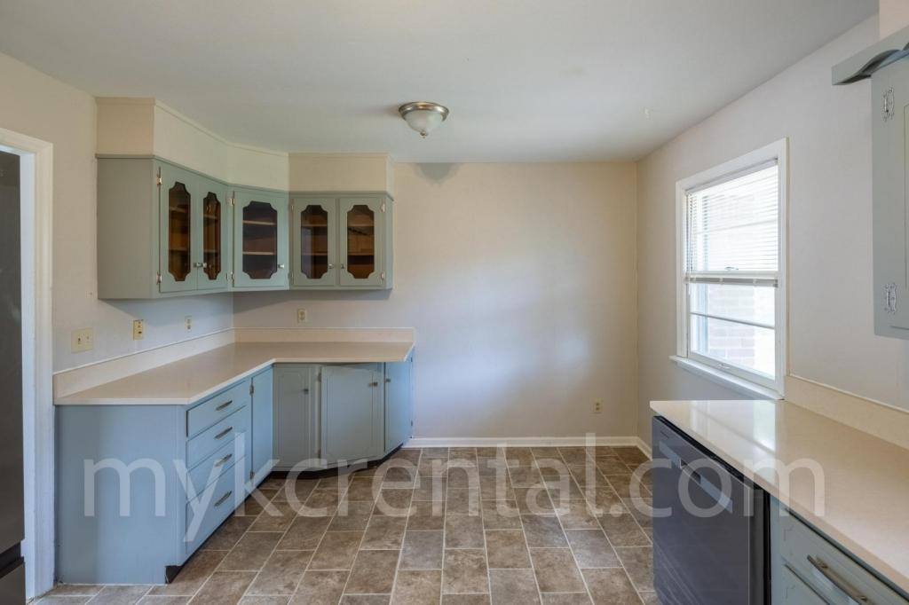 House for rent at 9108 W 95th St, Overland Park, KS 66212