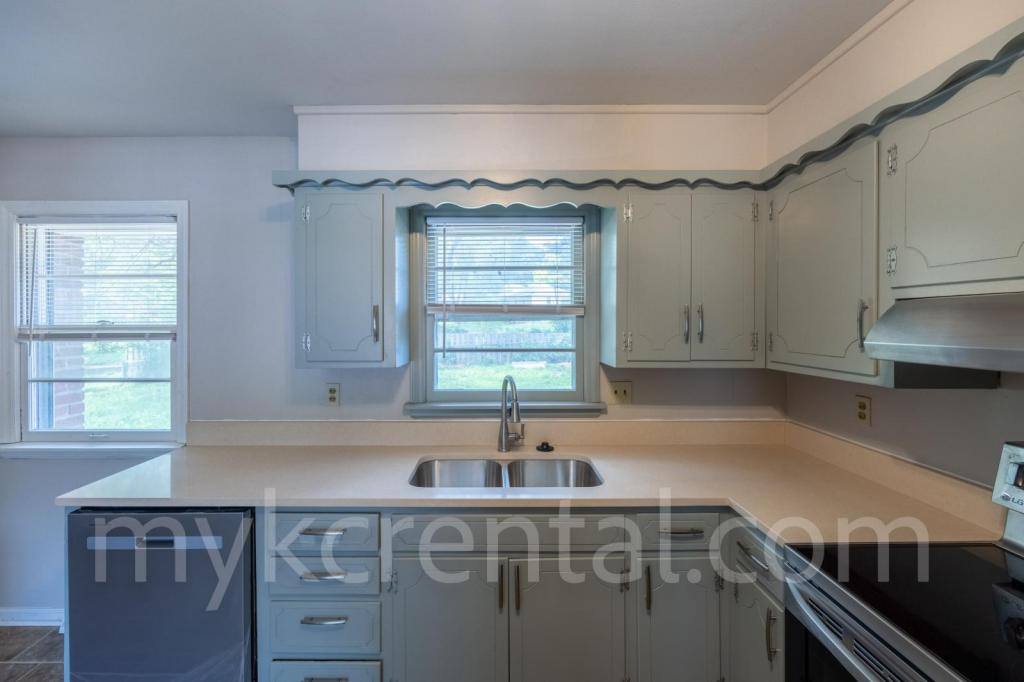 House for rent at 9108 W 95th St, Overland Park, KS 66212