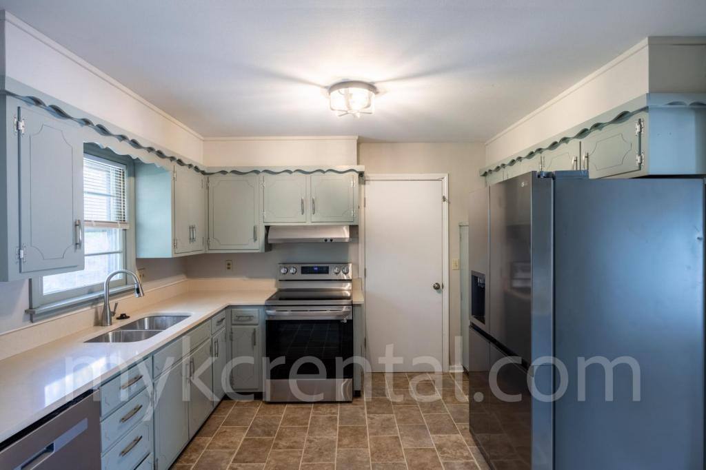 House for rent at 9108 W 95th St, Overland Park, KS 66212
