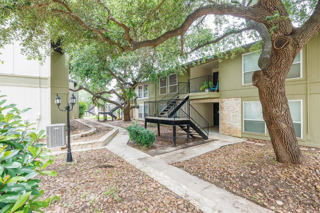 Condo for rent at 100 Lorenz Rd, San Antonio, TX 78209
