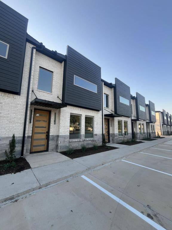 121 Post Oak Rd, Wills Point, TX 75169 - Townhouse for Rent - Image 1